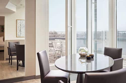 Junior Suite, Balcony (Kitchen) | Hypo-allergenic bedding, minibar, in-room safe, desk