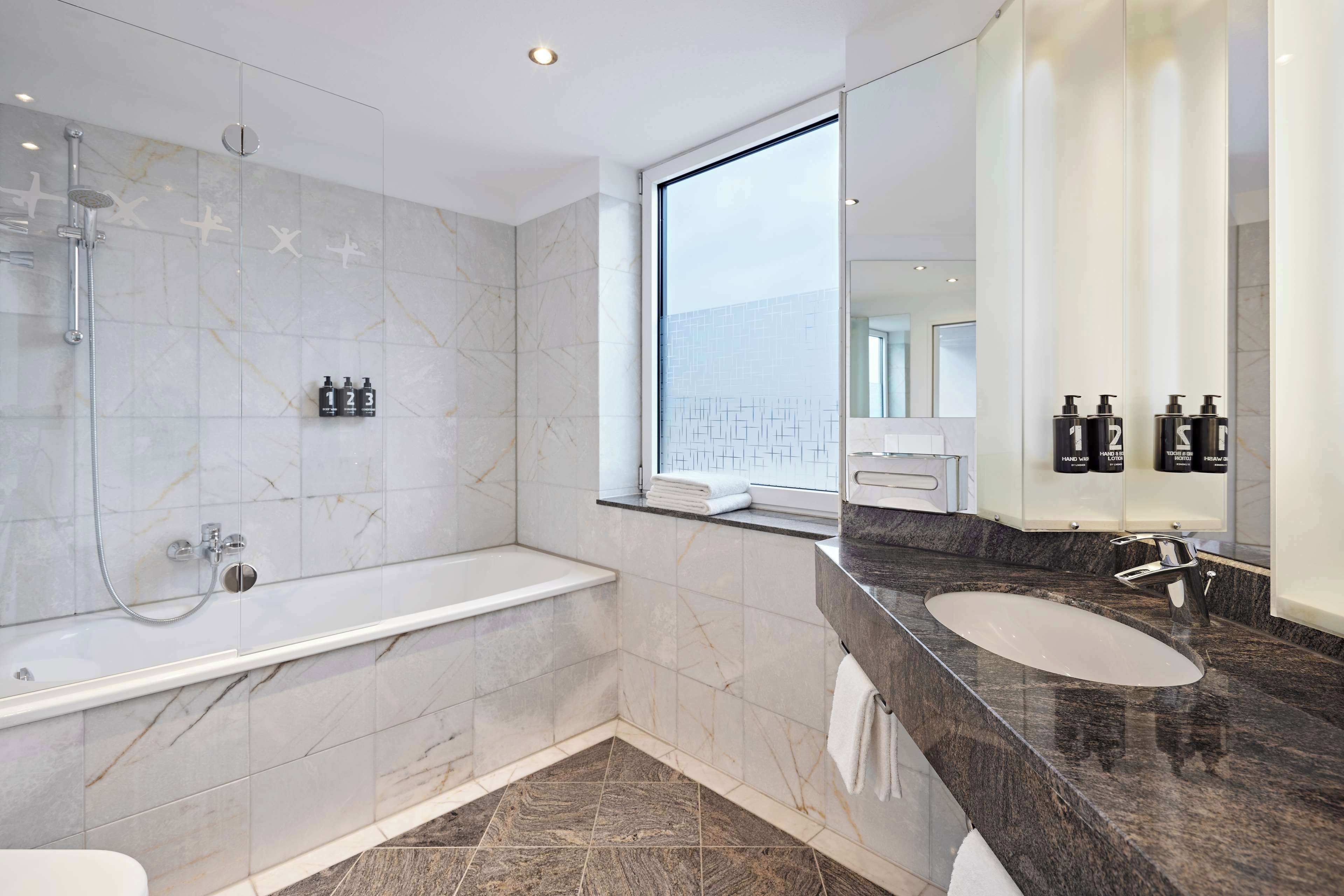 junior suite, balcony (kitchen) | bathroom | eco-friendly toiletries, hair dryer, towels, soap