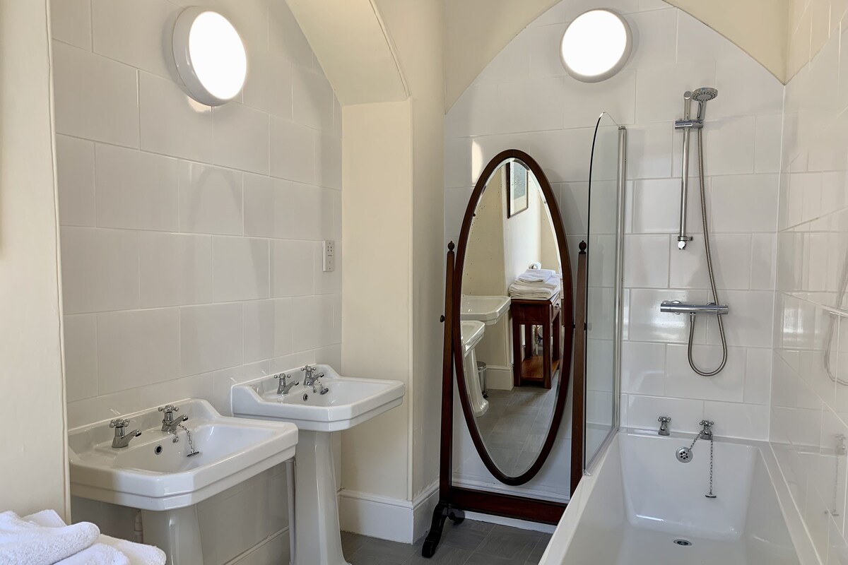 Bathroom | Free toiletries, hair dryer, towels