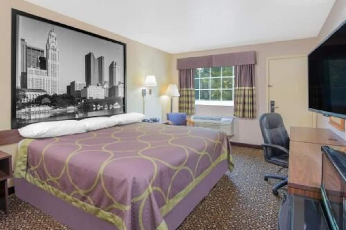 Desk, iron/ironing board, free WiFi, bed sheets