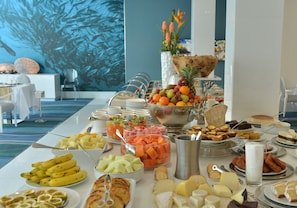 Petit déjeuner buffet (35 AOA par personne)