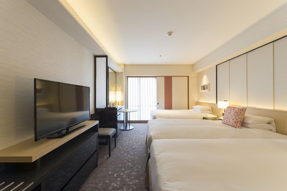 Quarto triplo premium, para não fumantes (Gym Access, 2beds for 1-2 people) | Roupas de cama antialérgicas, edredons de pluma, cofres nos quartos