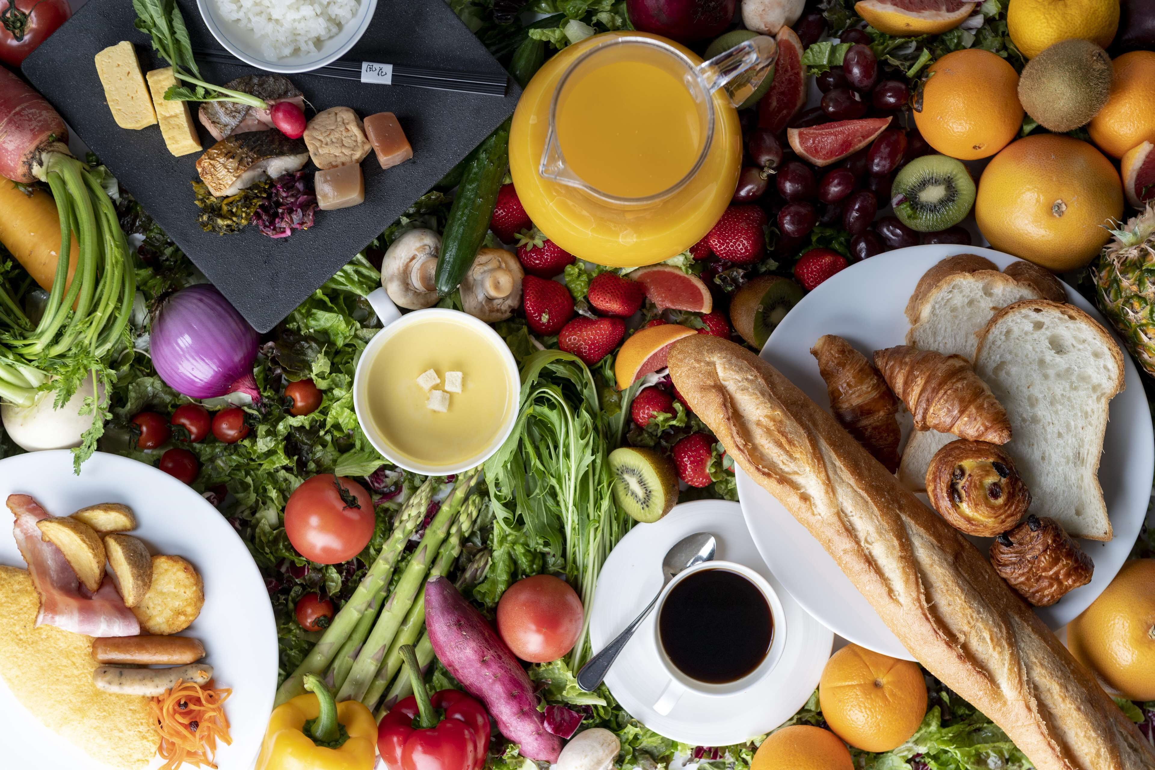 Se ofrece un desayuno bufé todos los días (por un coste adicional)