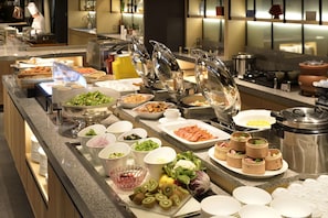 Tägliches Frühstücksbuffet gegen Gebühr
