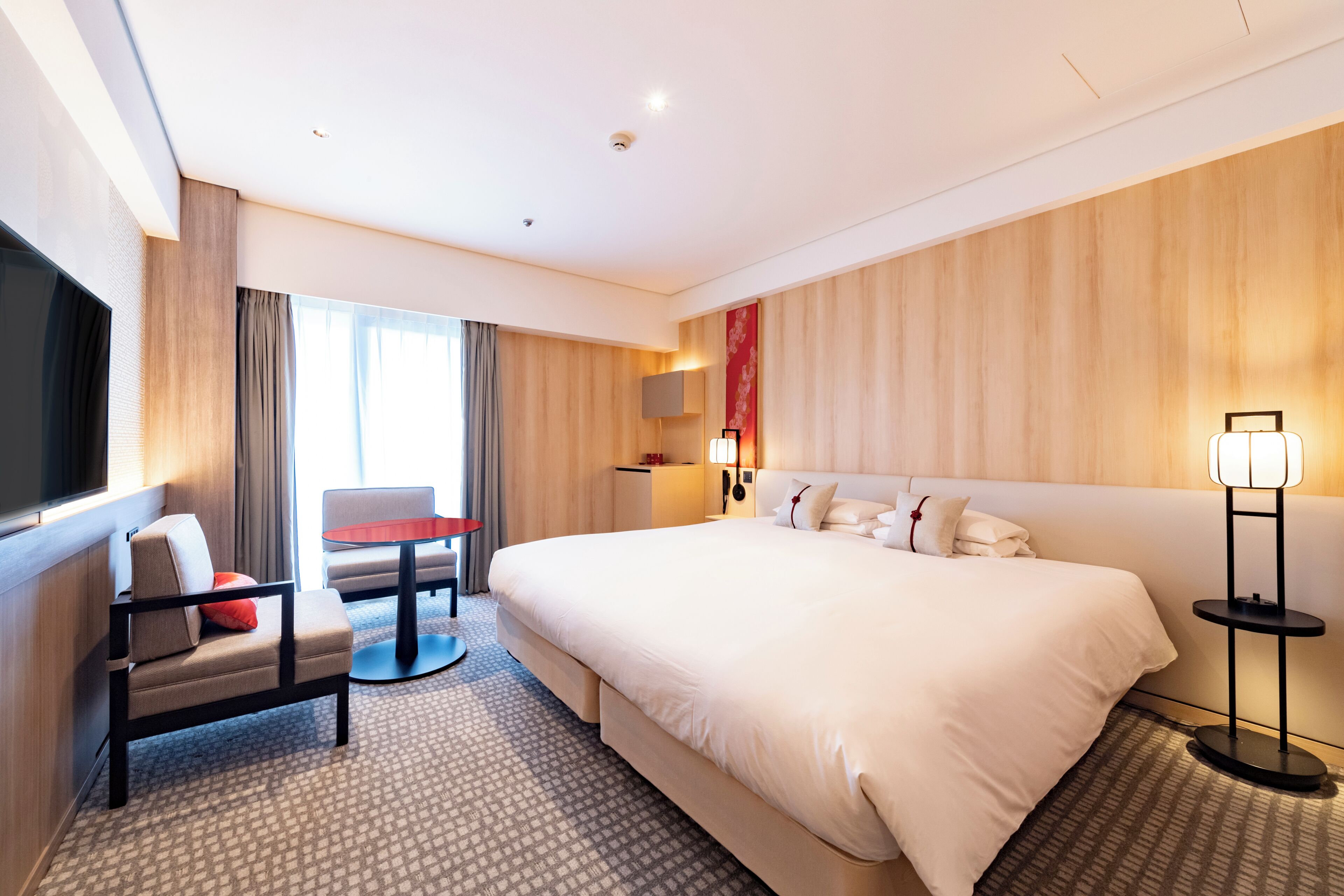 Concept King Room, Non Smoking | Hypo-allergenic bedding, down comforters, in-room safe, desk
