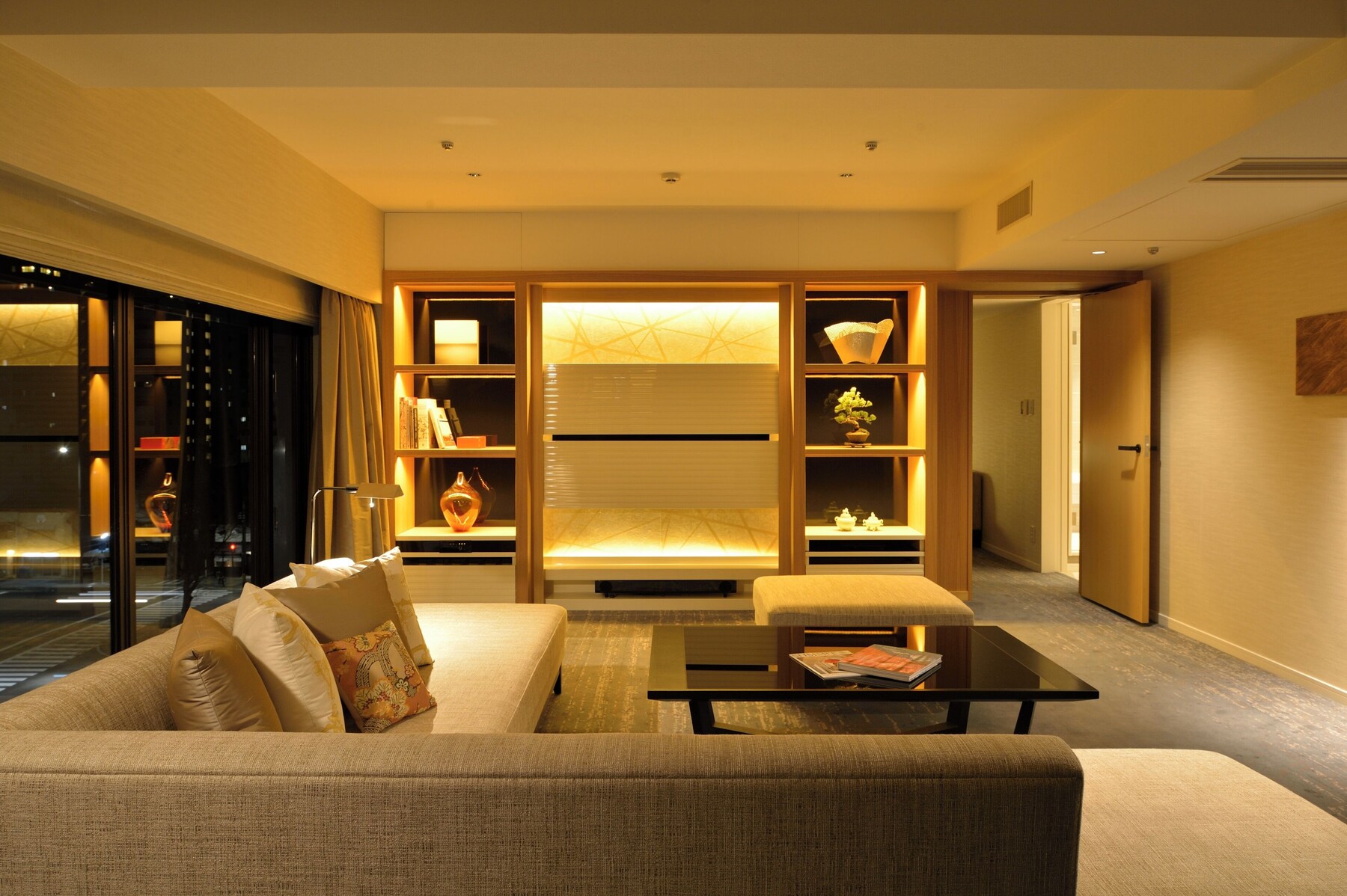 Executive Royal Suite (gym access, shuttle bus from Kyoto St) | Hypo-allergenic bedding, down comforters, in-room safe, desk