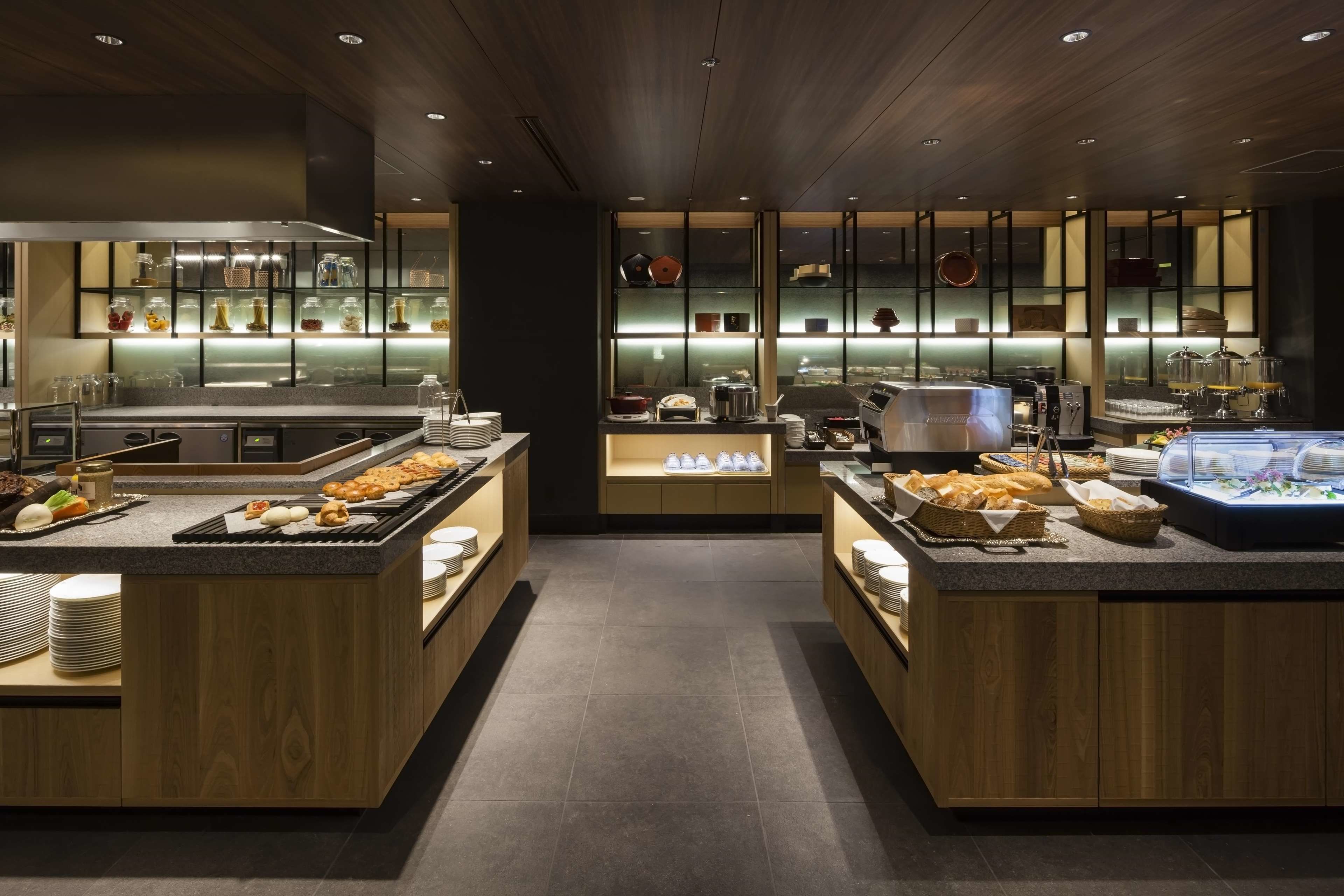 3 restaurants, spécialités Cuisine internationale