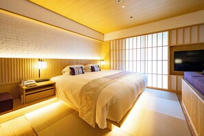 Executive Treat Japanese Style (gym access, shuttle bus from Kyoto St) | Hypo-allergenic bedding, down duvets, in-room safe, desk