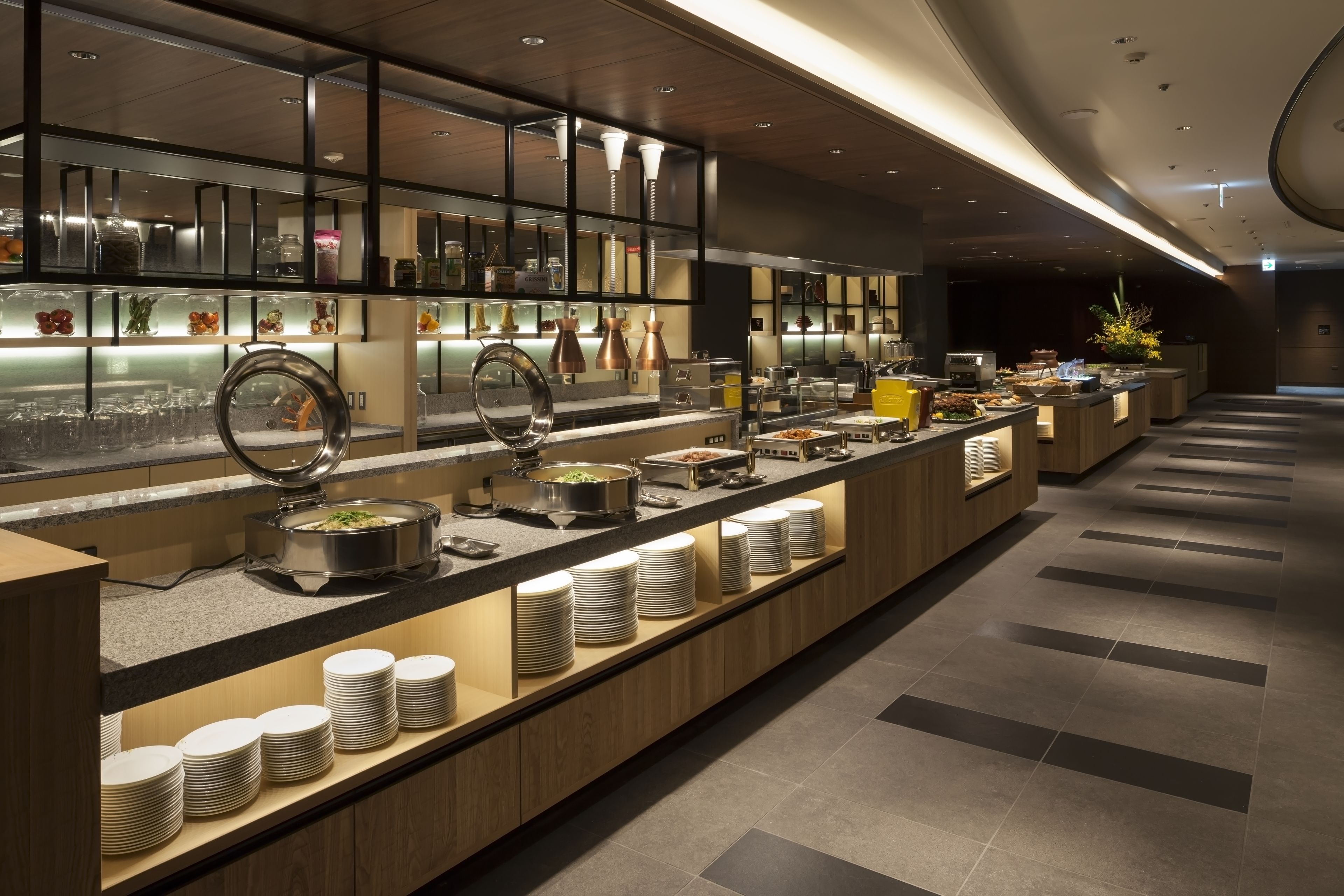 3 restaurants, breakfast, lunch, dinner served; international cuisine