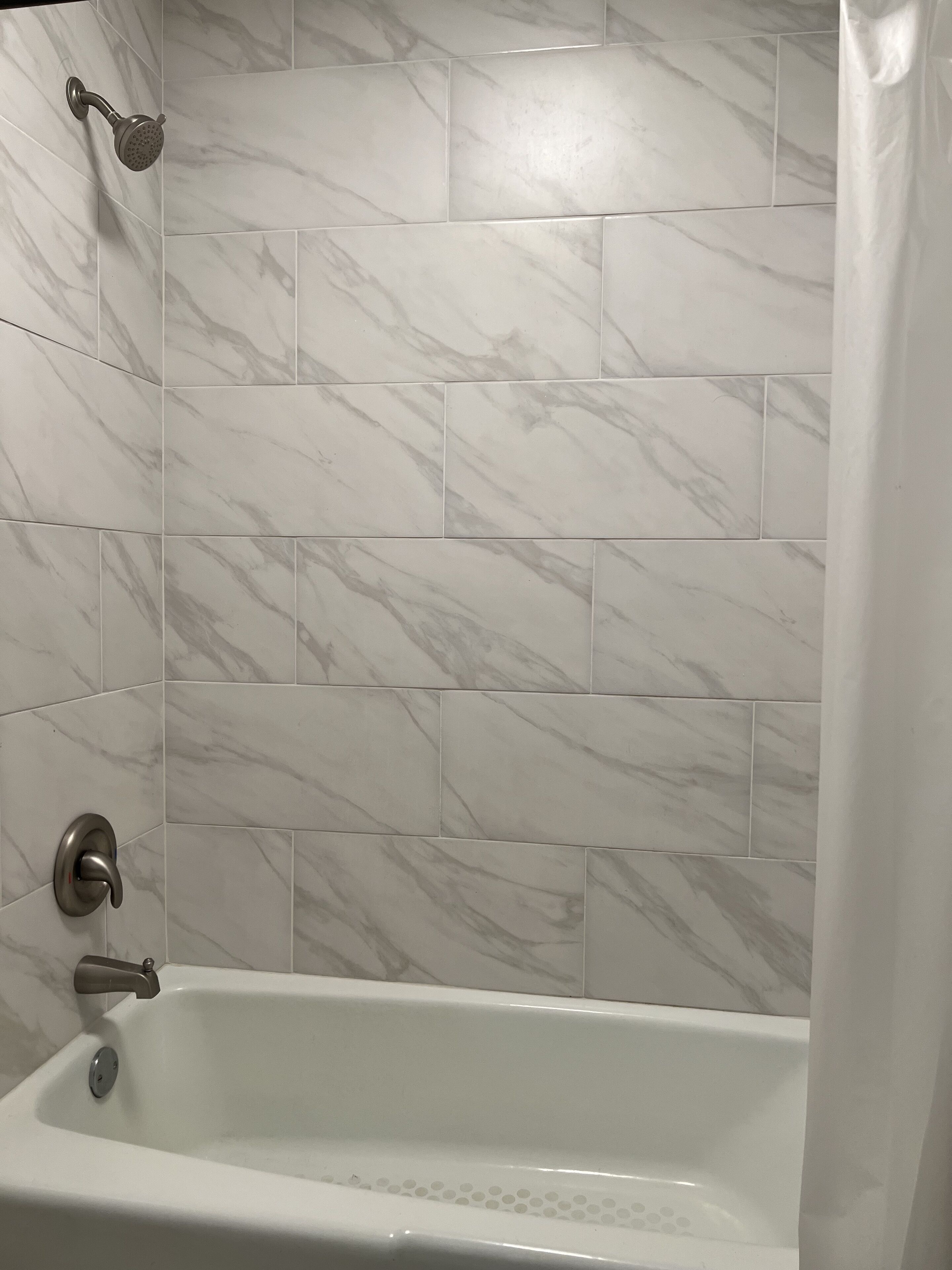 ルーム ダブルベッド 2 台 禁煙 | バスルーム | シャワー、ヘアドライヤー、タオル