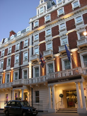 Property entrance - The Mandeville Hotel (London)