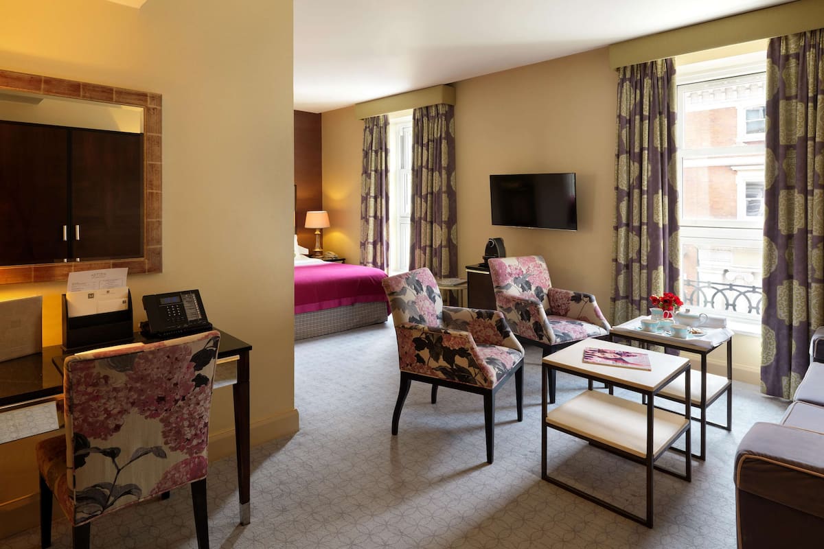 Executive Room, 1 Queen Bed | Interior