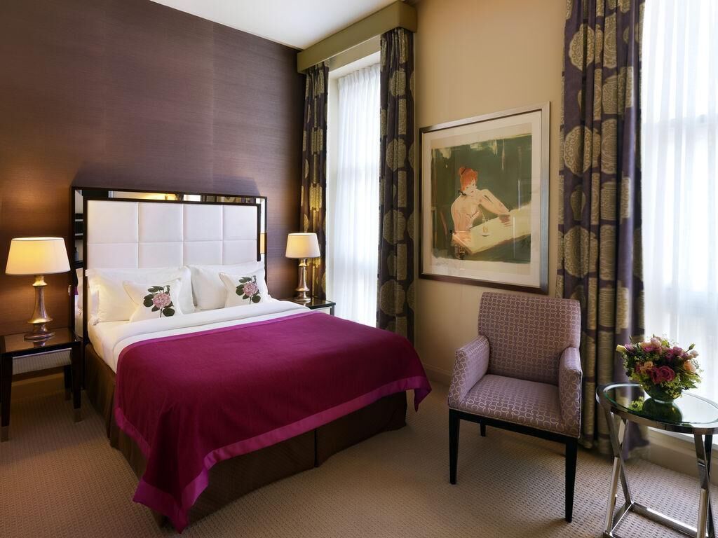 Premium bedding, in-room safe, blackout drapes