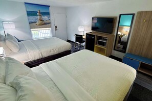 Habitación, 2 camas de matrimonio, no fumadores | Escritorio, espacio para trabajar con un portátil, cortinas opacas