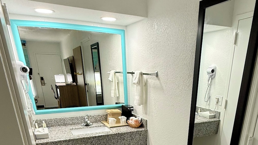 Days Inn by Wyndham Eglin AFB