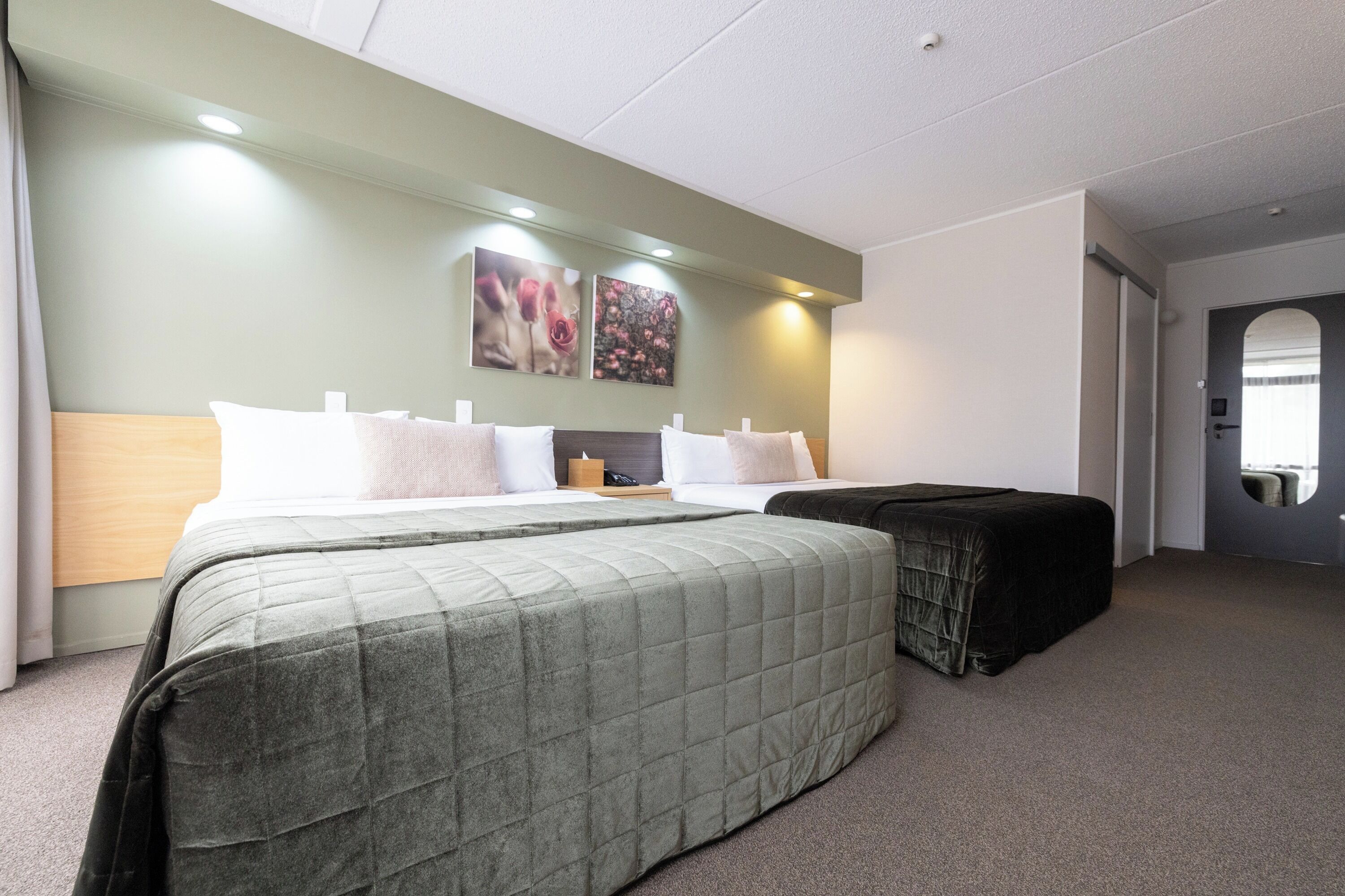 Superior Twin | Individually decorated, individually furnished, desk, laptop workspace