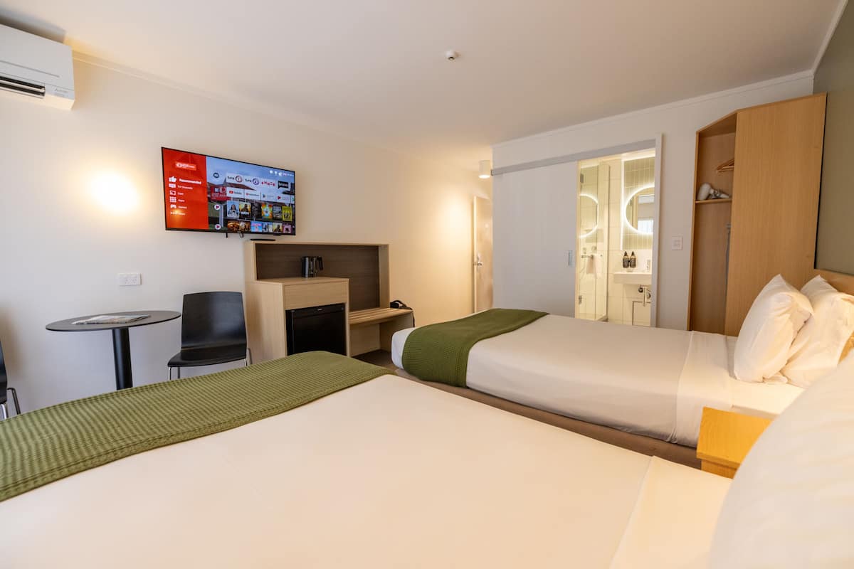 Kahden hengen standard-huone (kaksi sänkyä) (Ground Floor) | Yksilöllisesti kalustettu, työpöytä