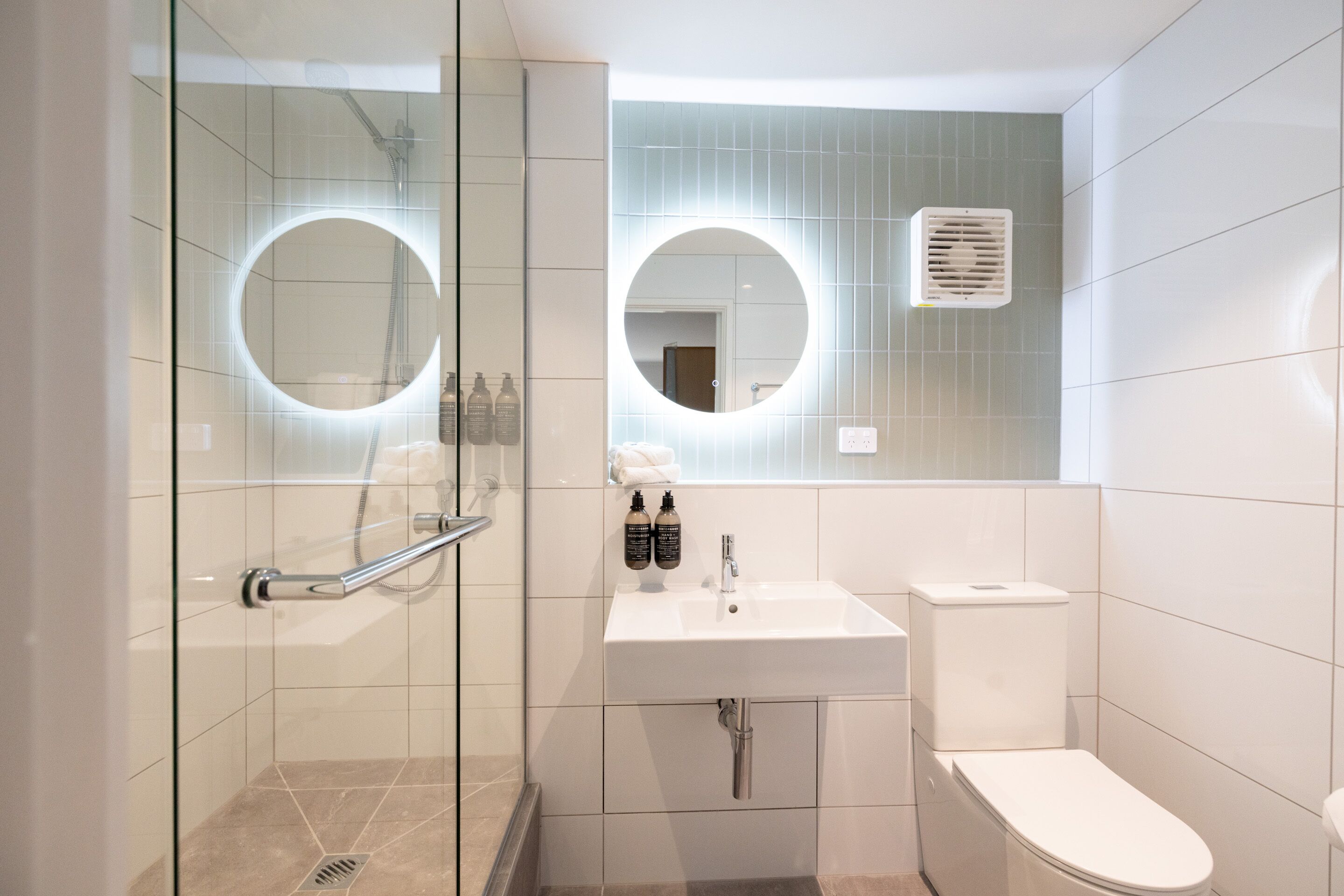 Trang trí khác biệt, trang bị nội thất với thiết kế riêng biệt, bàn 