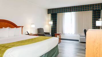 Chambre, 1 très grand lit, accessible aux personnes à mobilité réduite, non-fumeur | Bureau, fer et planche à repasser, lit de bébé (gratuit)