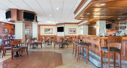 Ramada by Wyndham Cumberland Downtown