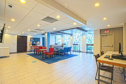 Holiday Inn Express Anaheim West by IHG