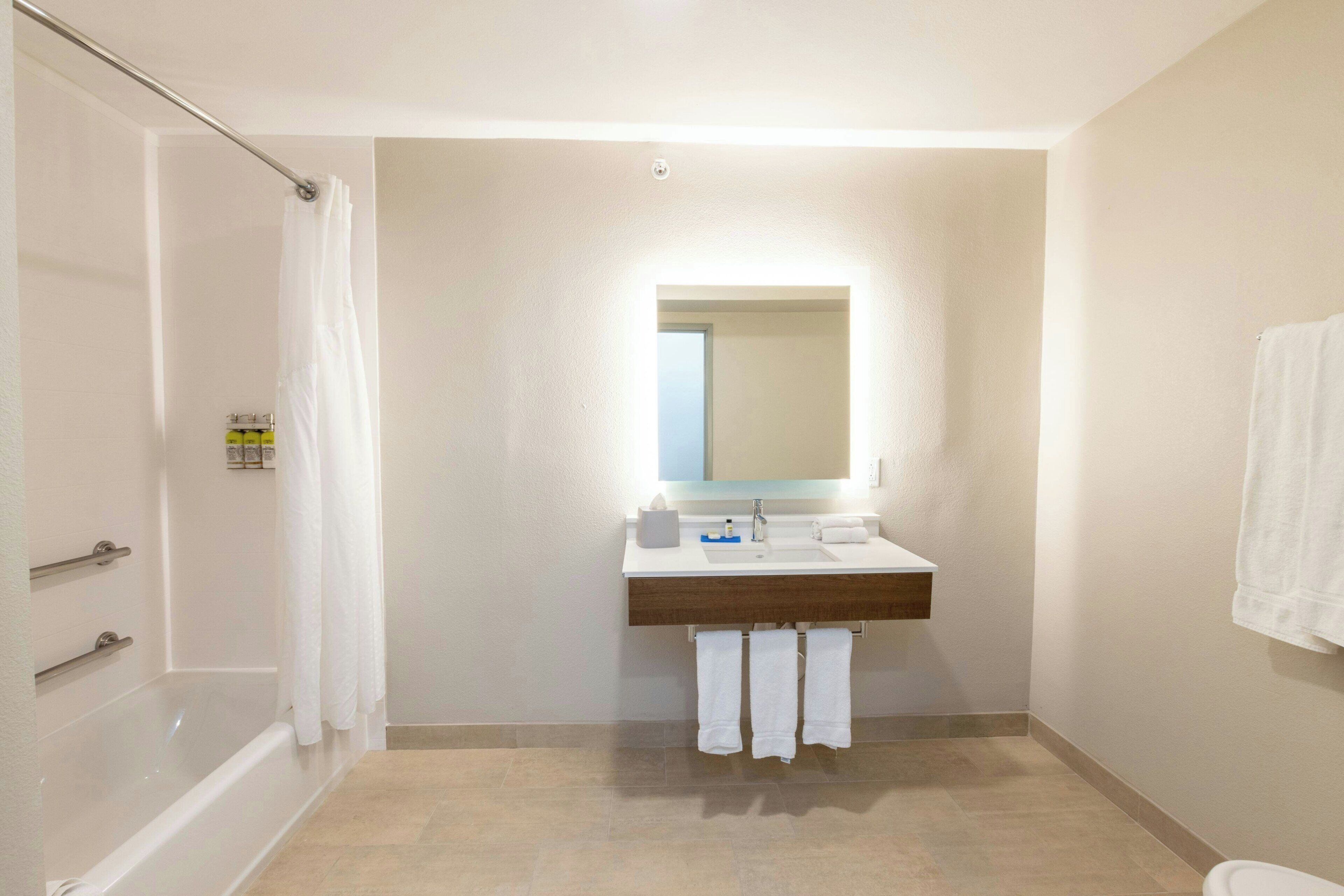 Photo - Holiday Inn Express Anaheim West by IHG