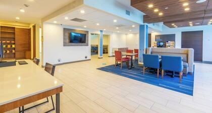 Holiday Inn Express Anaheim West by IHG