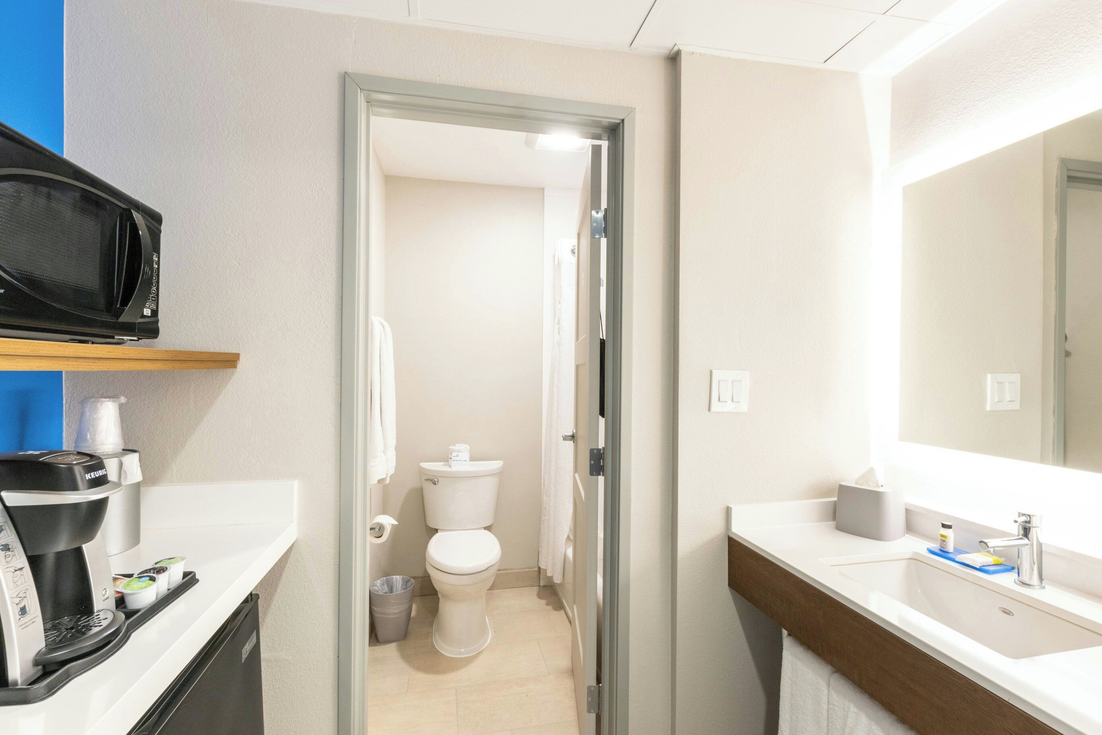 Photo - Holiday Inn Express Anaheim West by IHG