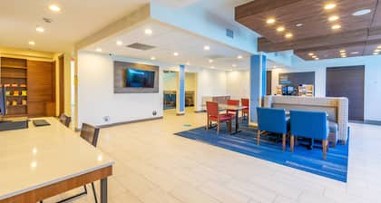 Holiday Inn Express Anaheim West by IHG