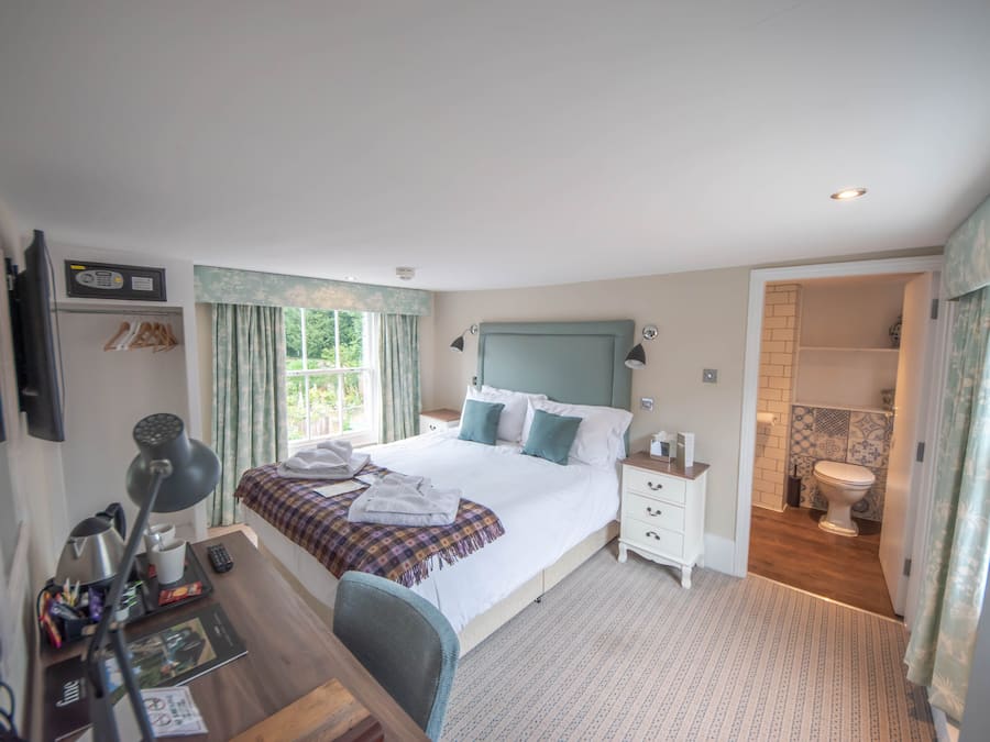 Comfort Double Room (Low ceiling height; Bath only)