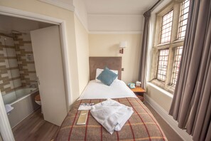 Chambre Simple Confort | Fer et planche à repasser, Wi-Fi gratuit, draps fournis, réveils