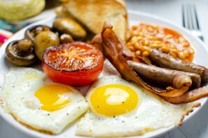 Morgenmad tilberedt efter bestilling hver dag (15.50 GBP pr. person)