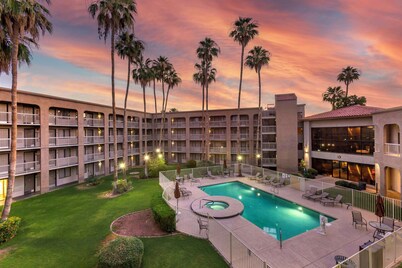 Best Western Plus Scottsdale Thunderbird Suites