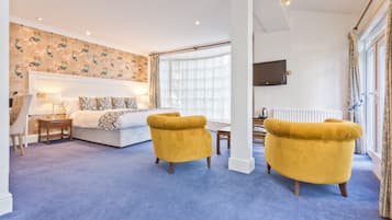 Junior Suite with Outdoor Seating | Hypo-allergenic bedding, individually decorated, individually furnished
