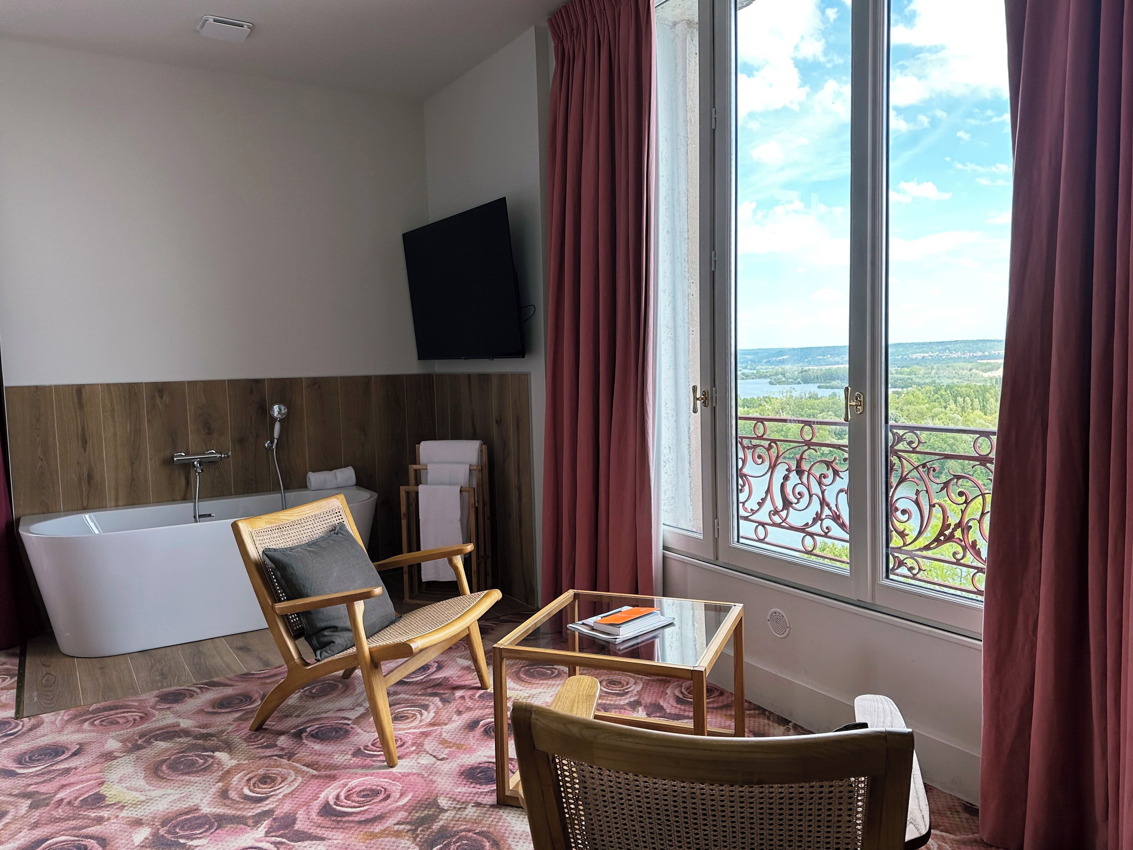 premium double room, 1 queen bed, river view | 1 bedroom, premium bedding, select comfort beds, free minibar