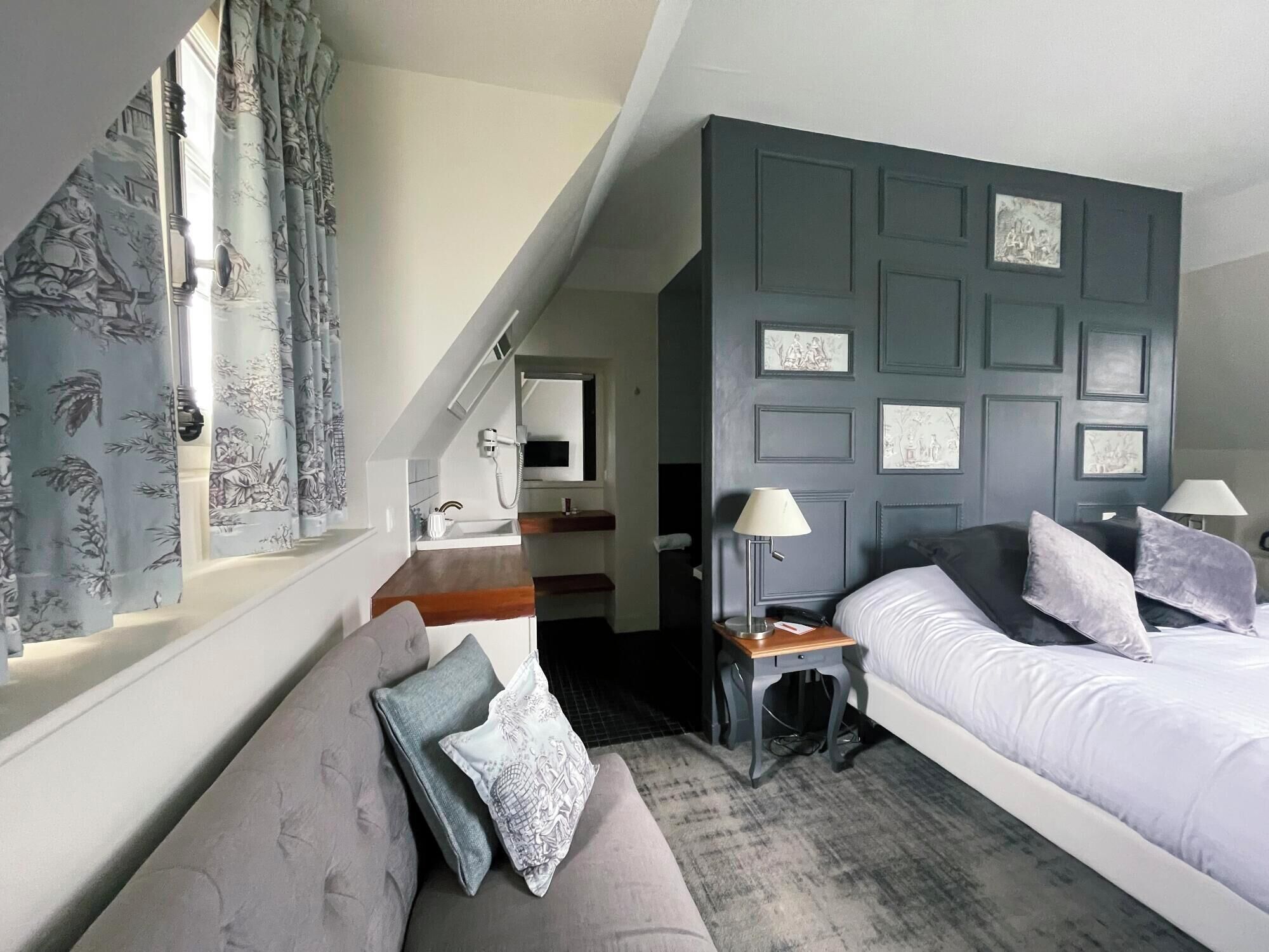 standard room, seine | 1 bedroom, premium bedding, select comfort beds, free minibar