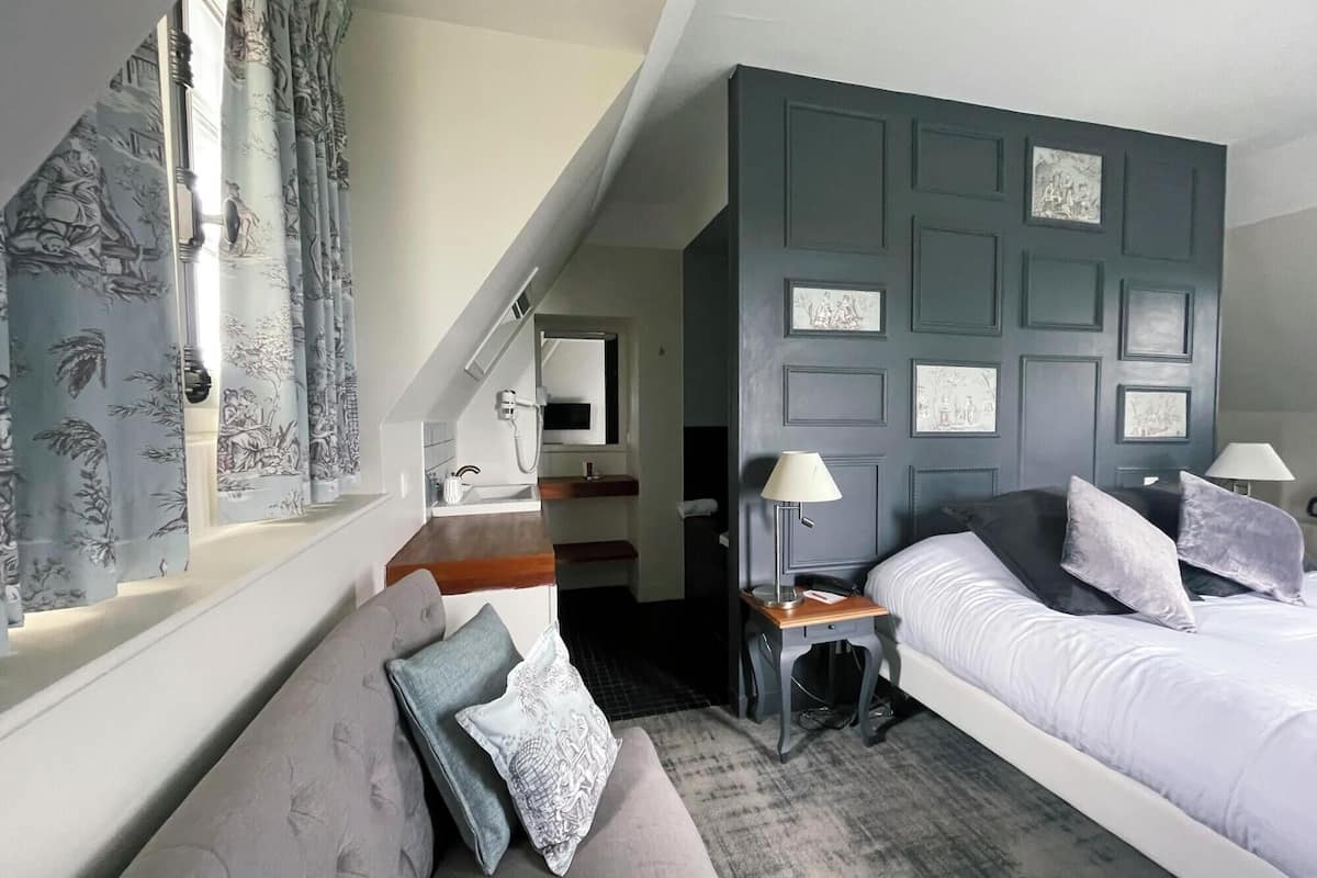 standard room, seine | 1 bedroom, premium bedding, select comfort beds, free minibar