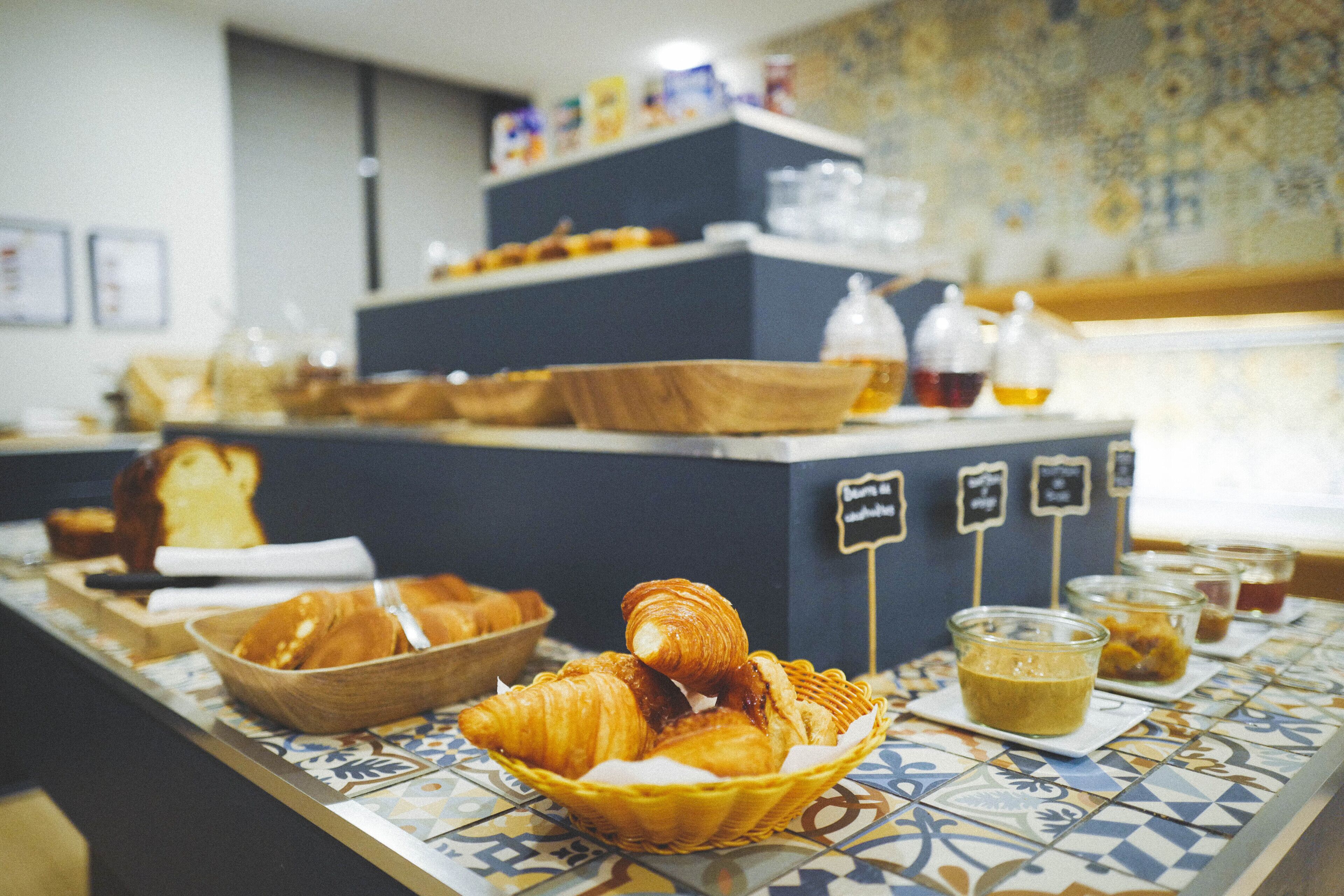 daily buffet breakfast (eur 22 per person)
