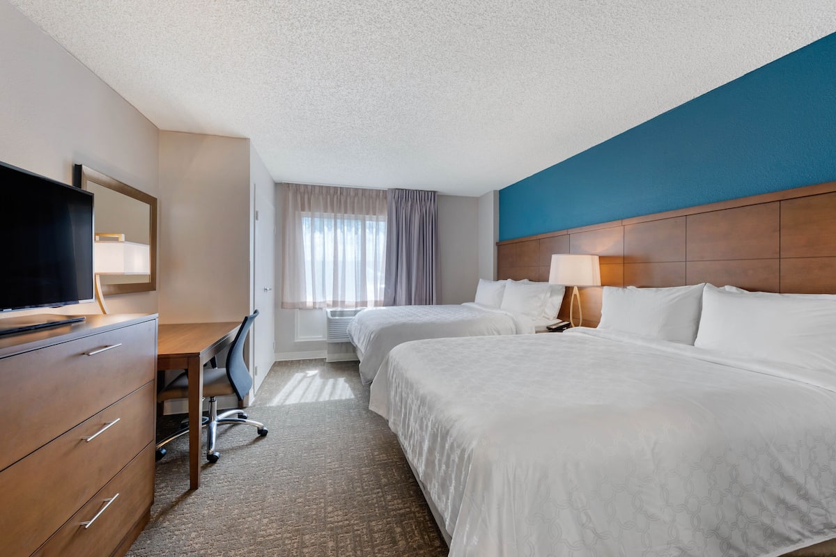1 bedroom, premium bedding, down comforters, in-room safe