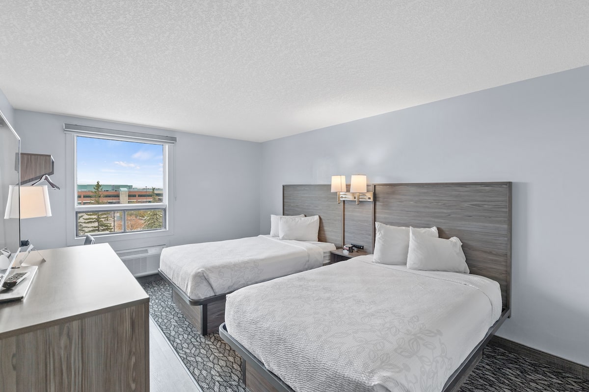 Superior Room, 2 Double Beds, Non Smoking | 1 slaapkamer, individueel gemeubileerd, een bureau