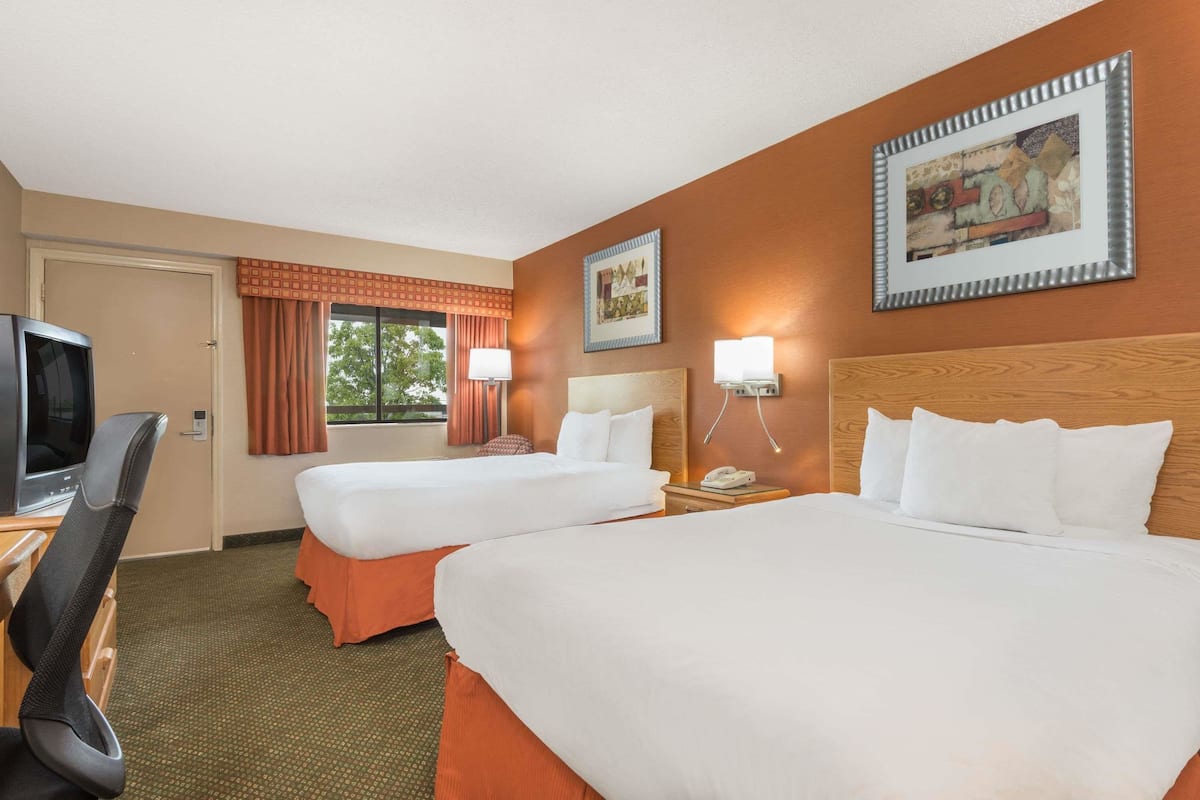 Pillowtop beds, in-room safe, desk, laptop workspace