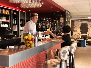Bar (in der Unterkunft)