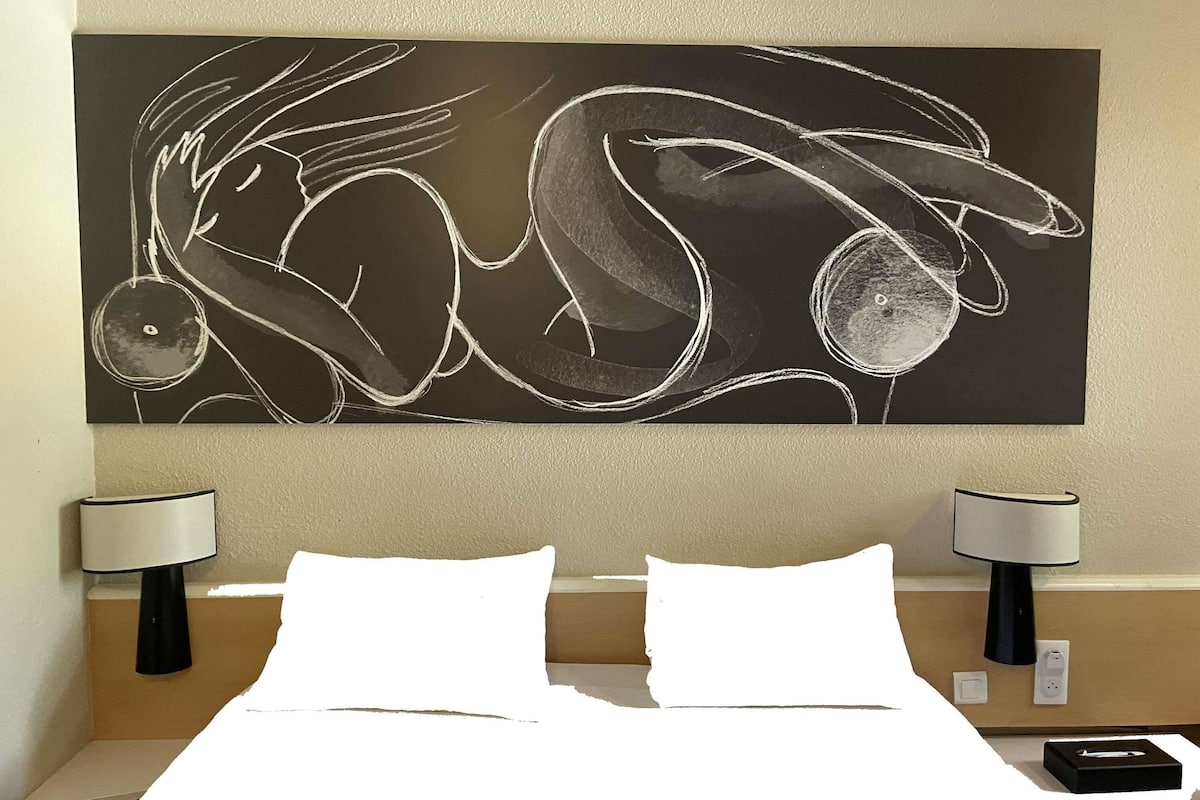 標準客房, 1 張標準雙人床 (Comfort) | 高級寢具、書桌、遮光窗簾/窗簾、隔音