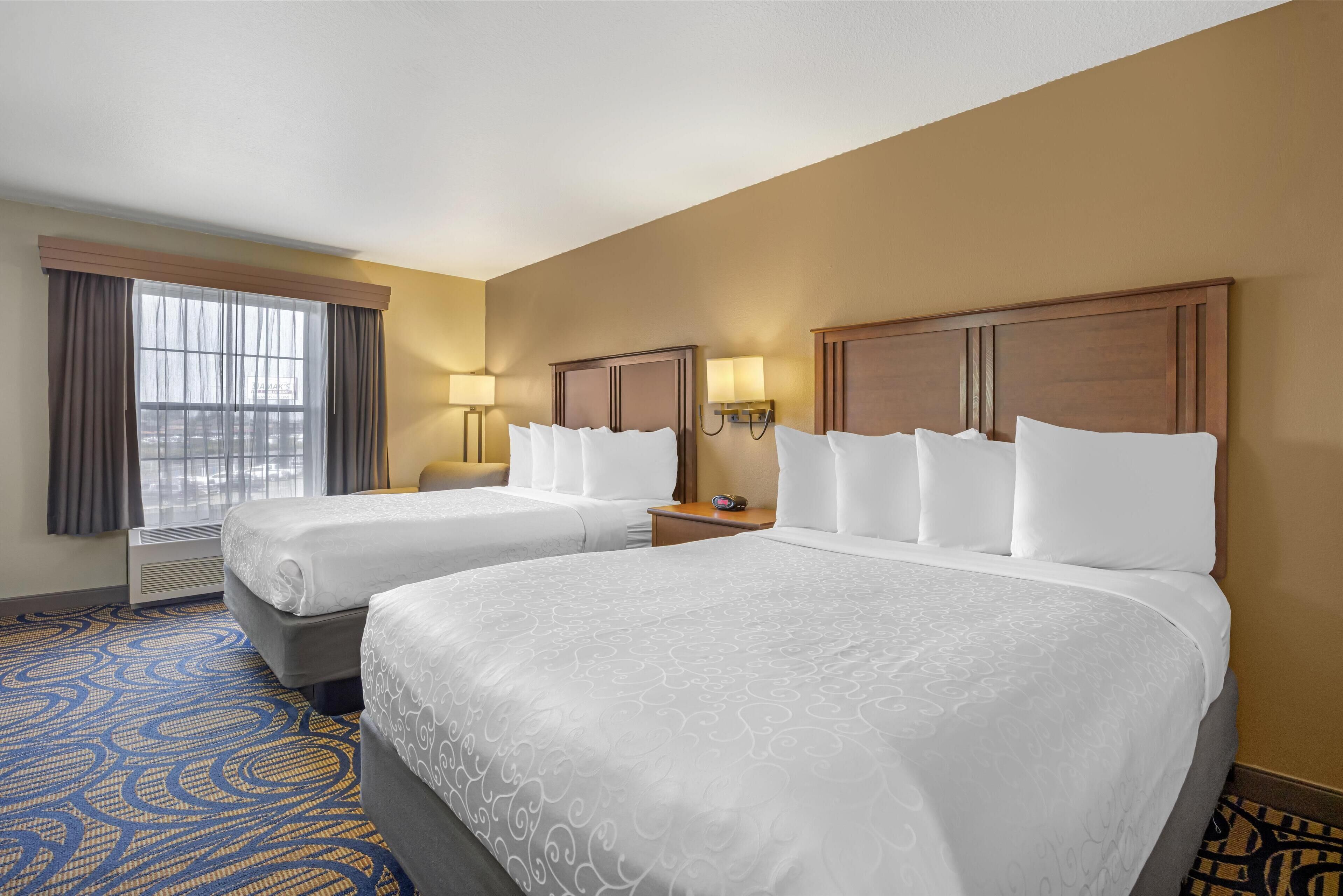 Habitación estándar, 2 camas Queen size, para no fumadores | Escritorio y espacio para trabajar con laptop 