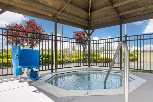 Seasonal outdoor pool, pool loungers