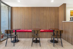 Lobby - La Luna Inn, an Ascend Collection Hotel (San Francisco)