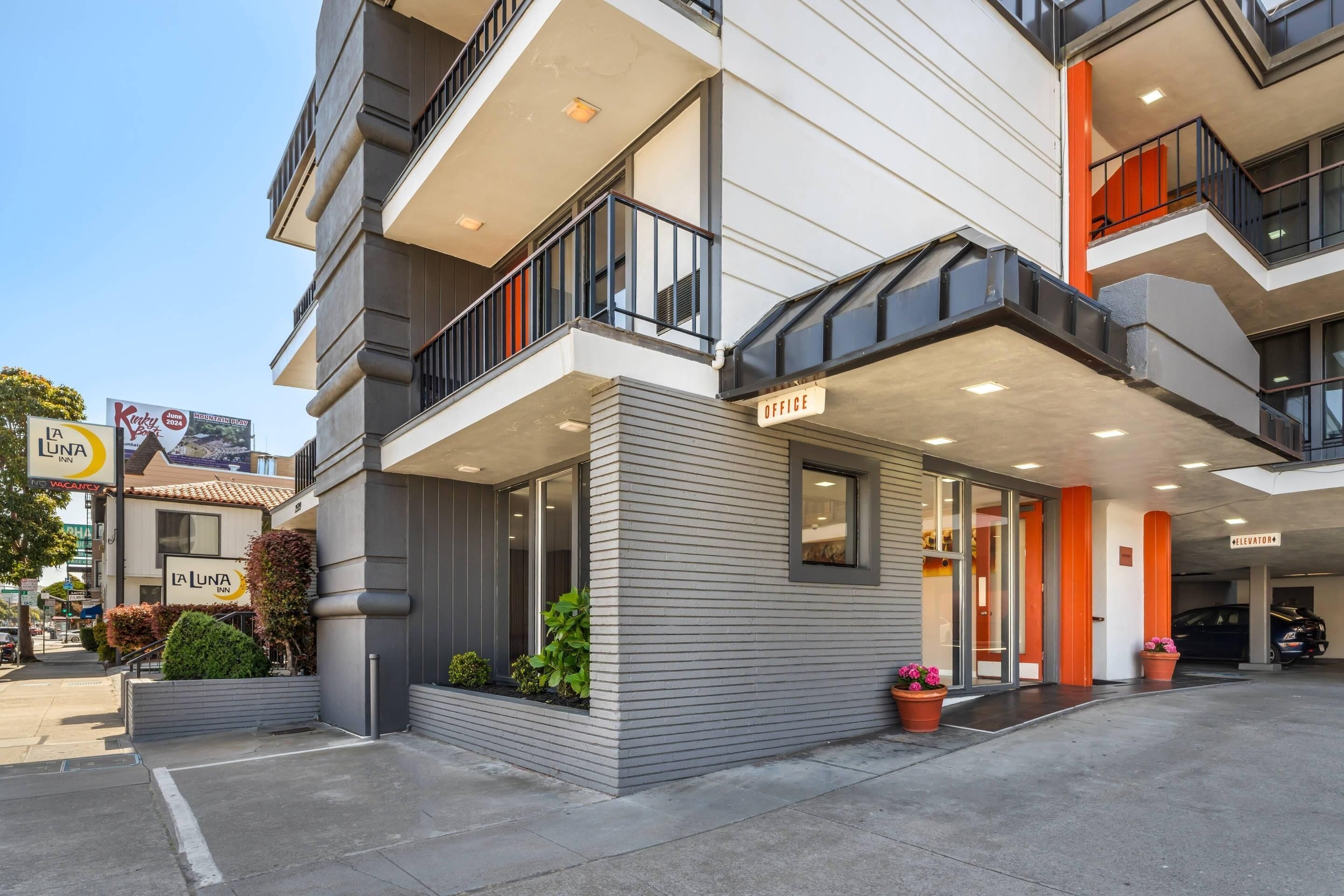 Photo - La Luna Inn, an Ascend Collection Hotel