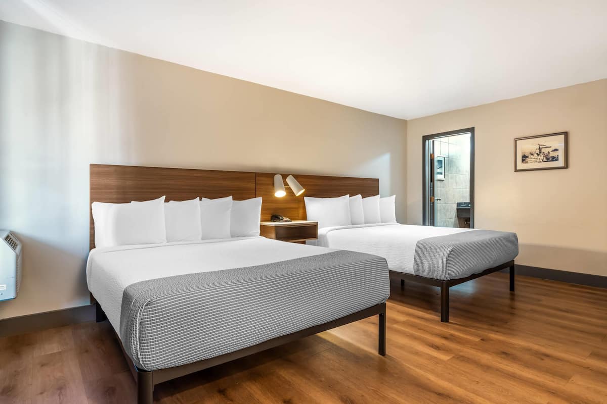 Pillowtop beds, desk, laptop workspace, blackout drapes