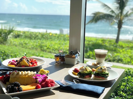 Restaurante. Delray Sands Resort