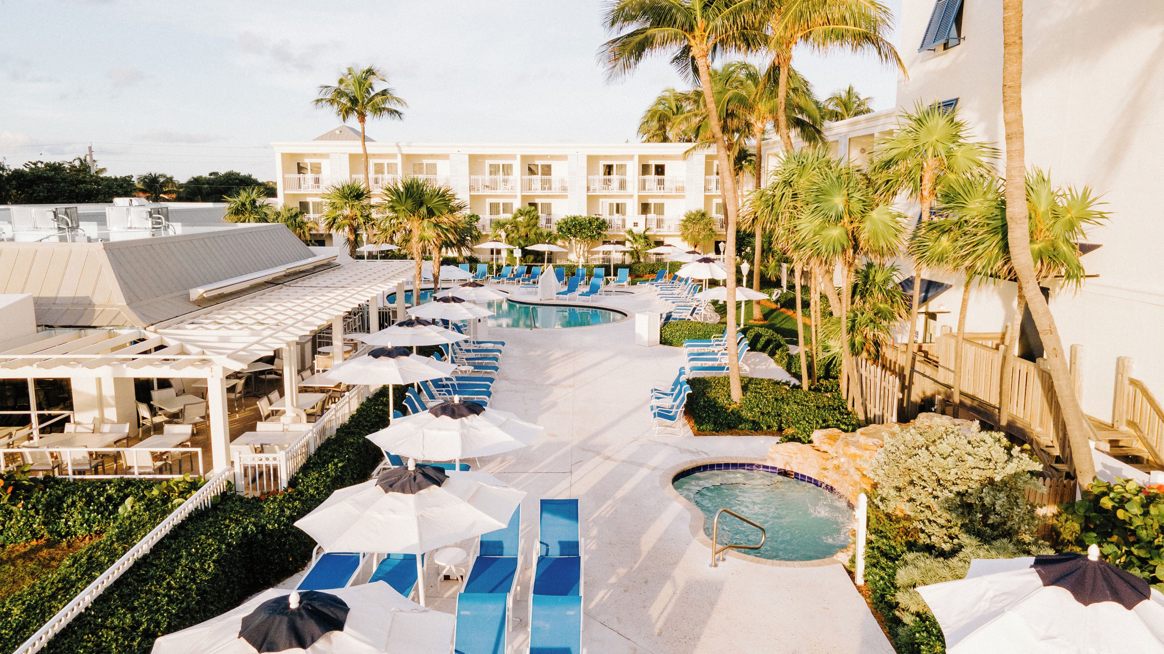 outdoor pool, pool loungers